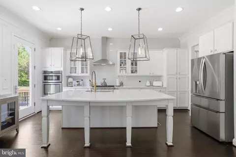 Kitchen - 20623 Holyoke Dr, Ashburn, VA 20147 photo 1 of 9