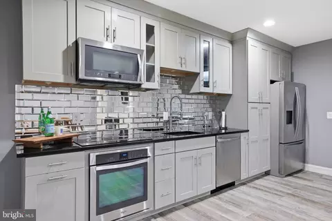 Kitchen - 20623 Holyoke Dr, Ashburn, VA 20147 photo 9 of 9