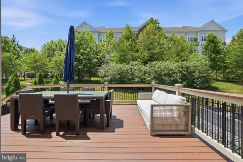 Exterior - 20623 Holyoke Dr, Ashburn, VA 20147 photo 3 of 16