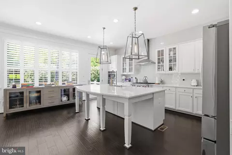 Kitchen - 20623 Holyoke Dr, Ashburn, VA 20147 photo 2 of 9