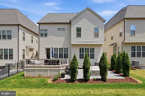Exterior - 20623 Holyoke Dr, Ashburn, VA 20147 photo 7 of 16
