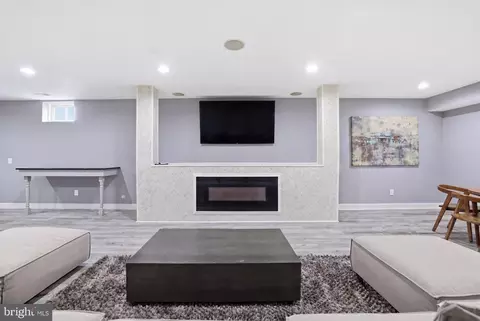 Living - 20623 Holyoke Dr, Ashburn, VA 20147 photo 2 of 3