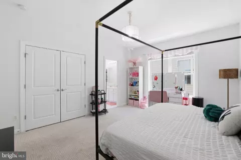 Bedroom - 20623 Holyoke Dr, Ashburn, VA 20147 photo 9 of 21
