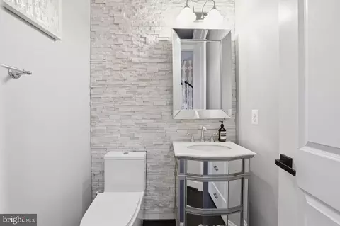 Entry Way - 20623 Holyoke Dr, Ashburn, VA 20147 photo 5 of 10