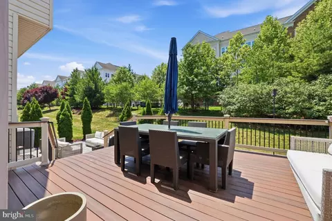Exterior - 20623 Holyoke Dr, Ashburn, VA 20147 photo 4 of 16