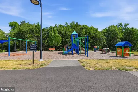 Exterior - 20623 Holyoke Dr, Ashburn, VA 20147 photo 12 of 16