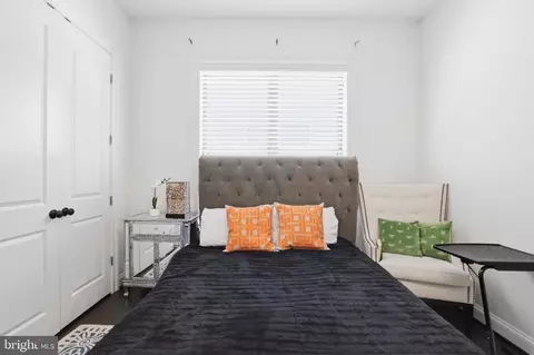 Bedroom - 20623 Holyoke Dr, Ashburn, VA 20147 photo 18 of 21