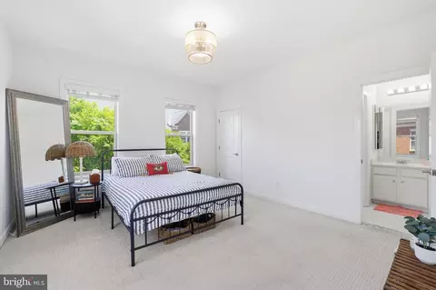 Bedroom - 20623 Holyoke Dr, Ashburn, VA 20147 photo 13 of 21