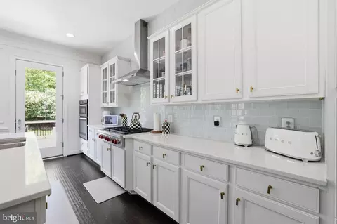 Entry Way - 20623 Holyoke Dr, Ashburn, VA 20147 photo 2 of 10