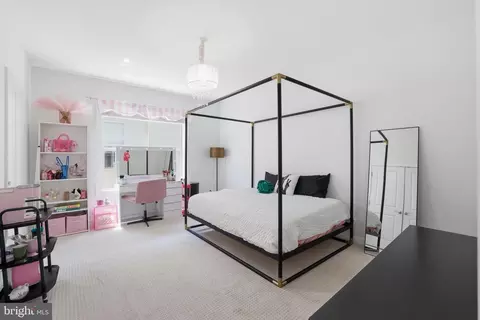 Bedroom - 20623 Holyoke Dr, Ashburn, VA 20147 photo 8 of 21