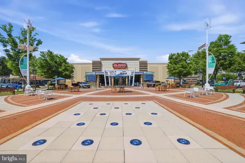 Exterior - 20623 Holyoke Dr, Ashburn, VA 20147 photo 13 of 16