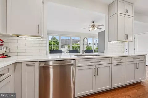 Kitchen - 20108 Blackwolf Run Pl, Ashburn, VA 20147 photo 8 of 10
