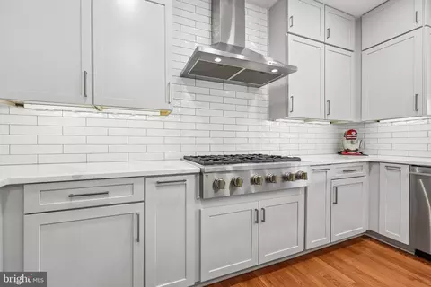 Kitchen - 20108 Blackwolf Run Pl, Ashburn, VA 20147 photo 7 of 10
