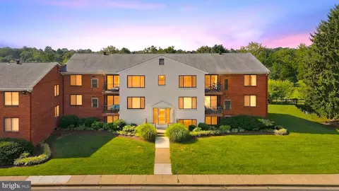 125 E Clubhouse Dr SW #6, Leesburg, VA 20175