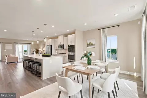 24274 Thurso Sq, Sterling, VA 20166
