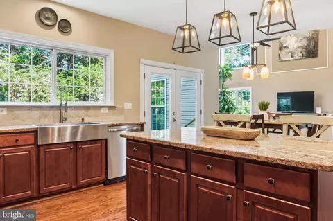 Kitchen - 43276 John Danforth Ct, Ashburn, VA 20147 photo 4 of 7