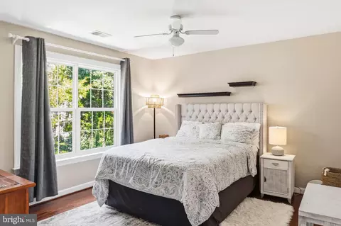 Bedroom - 43276 John Danforth Ct, Ashburn, VA 20147 photo 5 of 6