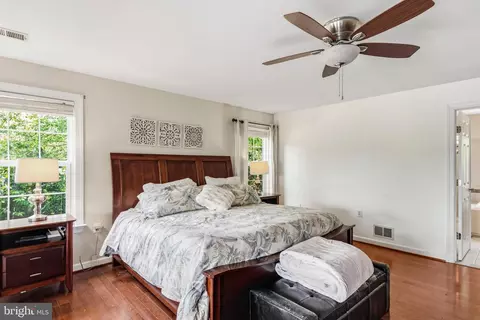 Bedroom - 43276 John Danforth Ct, Ashburn, VA 20147 photo 3 of 6