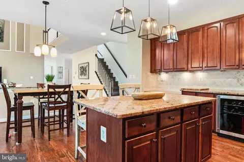 Kitchen - 43276 John Danforth Ct, Ashburn, VA 20147 photo 3 of 7