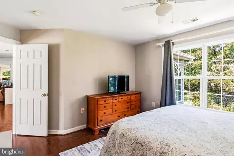 Bedroom - 43276 John Danforth Ct, Ashburn, VA 20147 photo 6 of 6