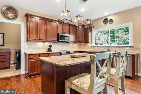 Kitchen - 43276 John Danforth Ct, Ashburn, VA 20147 photo 7 of 7