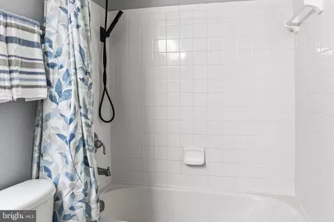 Bath - 43276 John Danforth Ct, Ashburn, VA 20147 photo 3 of 3