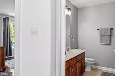 Entry Way - 43276 John Danforth Ct, Ashburn, VA 20147 photo 9 of 10