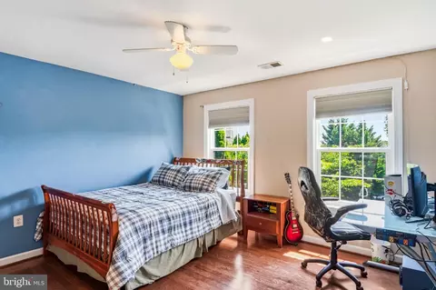 Bedroom - 43276 John Danforth Ct, Ashburn, VA 20147 photo 4 of 6