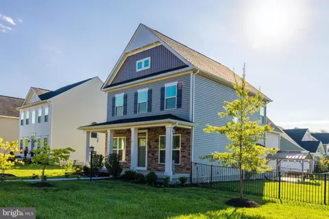13 S Locust St, Lovettsville, VA 20180