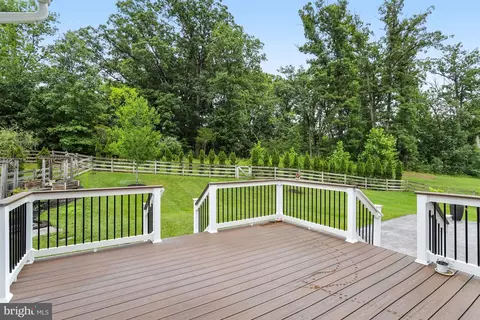 Exterior - 26798 Barnsley Pl, Chantilly, VA 20152 photo 5 of 13