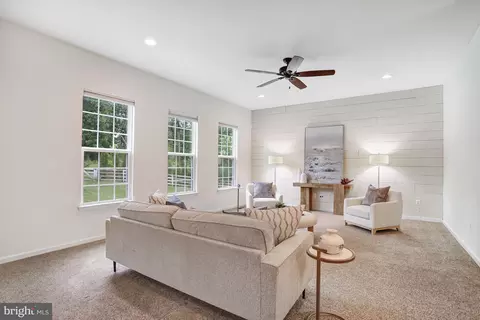 Living - 26798 Barnsley Pl, Chantilly, VA 20152 photo 3 of 6