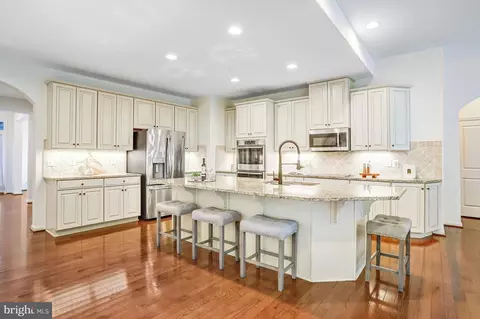 Kitchen - 26798 Barnsley Pl, Chantilly, VA 20152 photo 3 of 8