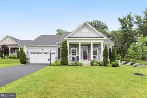 Exterior - 26798 Barnsley Pl, Chantilly, VA 20152 photo 2 of 13