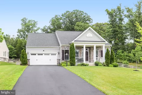 Exterior - 26798 Barnsley Pl, Chantilly, VA 20152 photo 1 of 13