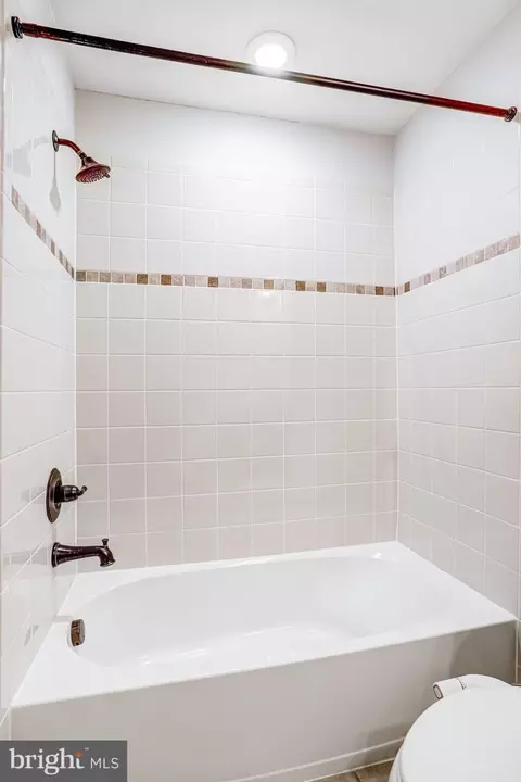 Bath - 26798 Barnsley Pl, Chantilly, VA 20152 photo 7 of 9