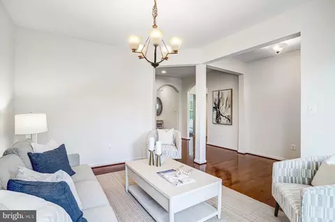 Living - 26798 Barnsley Pl, Chantilly, VA 20152 photo 2 of 6