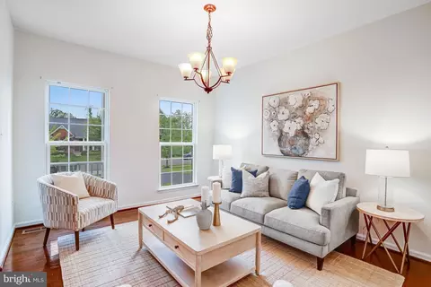 Living - 26798 Barnsley Pl, Chantilly, VA 20152 photo 1 of 6