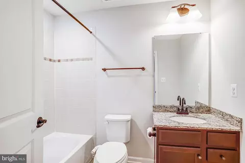 Bath - 26798 Barnsley Pl, Chantilly, VA 20152 photo 6 of 9