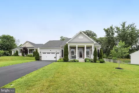 Exterior - 26798 Barnsley Pl, Chantilly, VA 20152 photo 3 of 13
