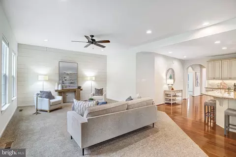 Living - 26798 Barnsley Pl, Chantilly, VA 20152 photo 6 of 6