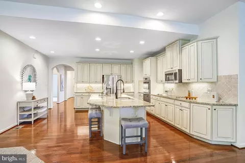 Kitchen - 26798 Barnsley Pl, Chantilly, VA 20152 photo 8 of 8