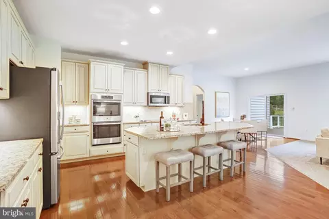 Kitchen - 26798 Barnsley Pl, Chantilly, VA 20152 photo 2 of 8