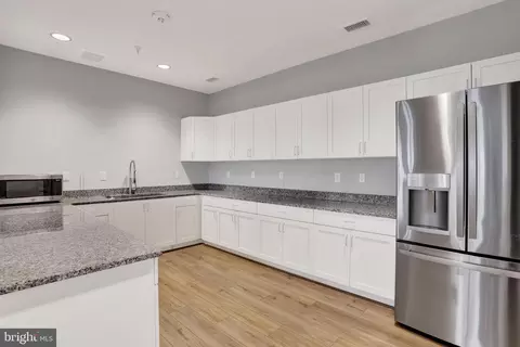 Kitchen - 42659 Darala Dr, Ashburn, VA 20147 photo 4 of 4
