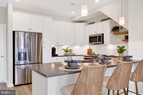 Kitchen - 42659 Darala Dr, Ashburn, VA 20147 photo 3 of 4