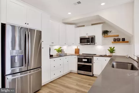 Kitchen - 42659 Darala Dr, Ashburn, VA 20147 photo 1 of 4
