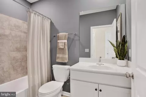 Entry Way - 42659 Darala Dr, Ashburn, VA 20147 photo 6 of 8