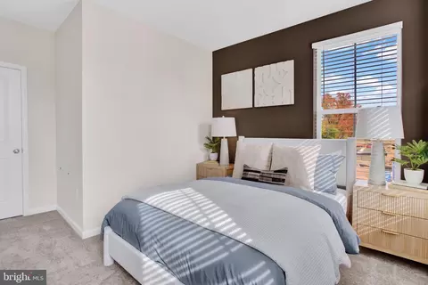 Bedroom - 42659 Darala Dr, Ashburn, VA 20147 photo 6 of 7