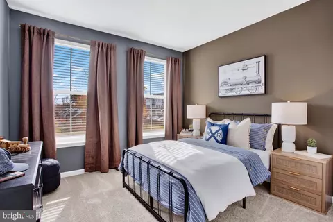 Bedroom - 42659 Darala Dr, Ashburn, VA 20147 photo 4 of 7
