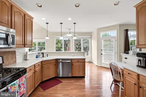 Kitchen - 42655 Harris St, Chantilly, VA 20152 photo 4 of 5