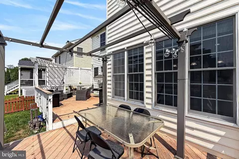 Exterior - 42655 Harris St, Chantilly, VA 20152 photo 10 of 16